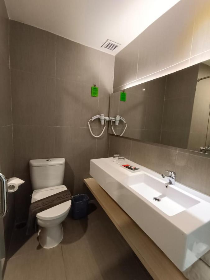 Zuri Express Lippo 3* Cikarang